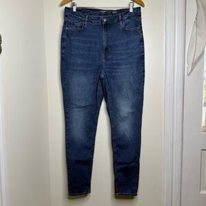 Old Navy Rockstar Super Skinny Extra High Rise Size 14-18 Forever Fit Chandra